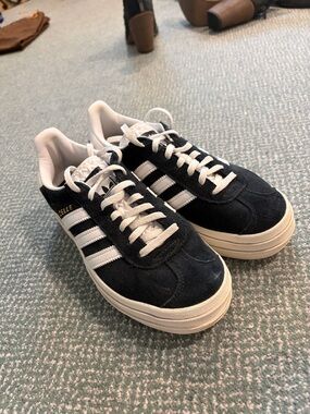 adidas gazelle Black Suede Sneakers with  Platform size 6.5